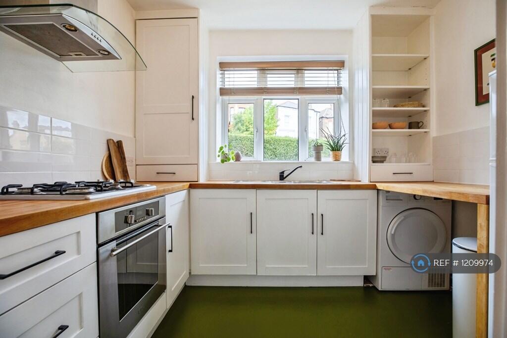 Apartment in London, Upper Sydenham, Forest Hill - More