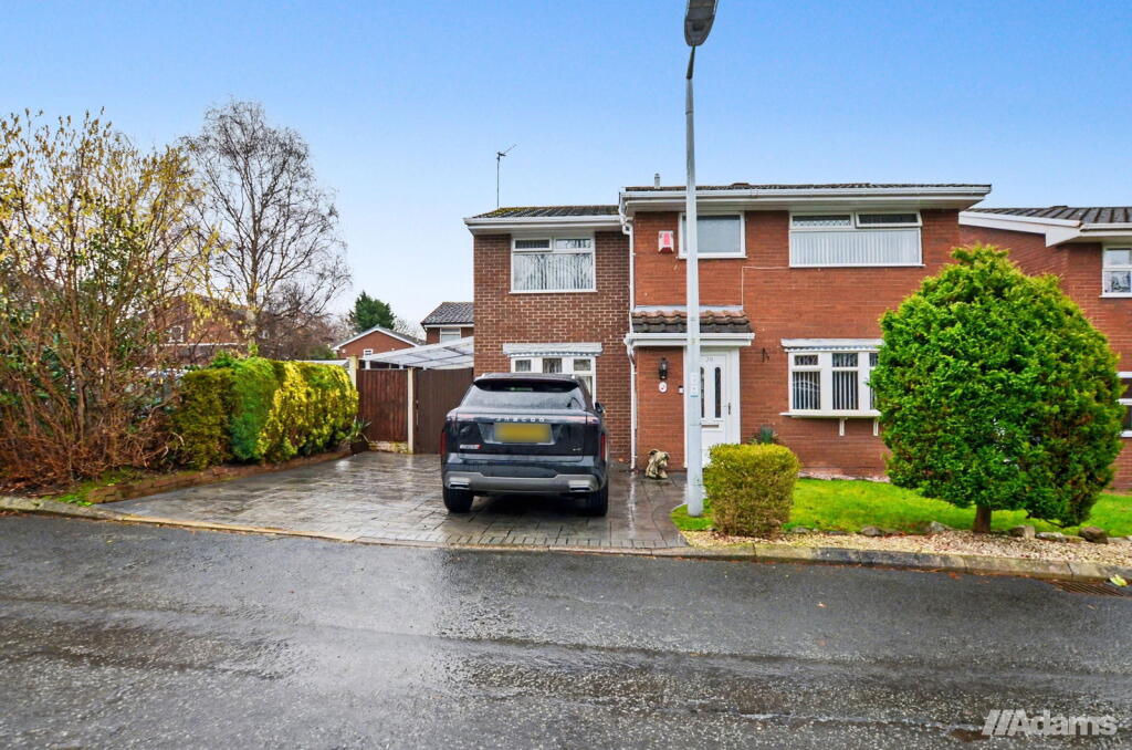 4-bed detached on Heather Close, Beechwood, £310,000