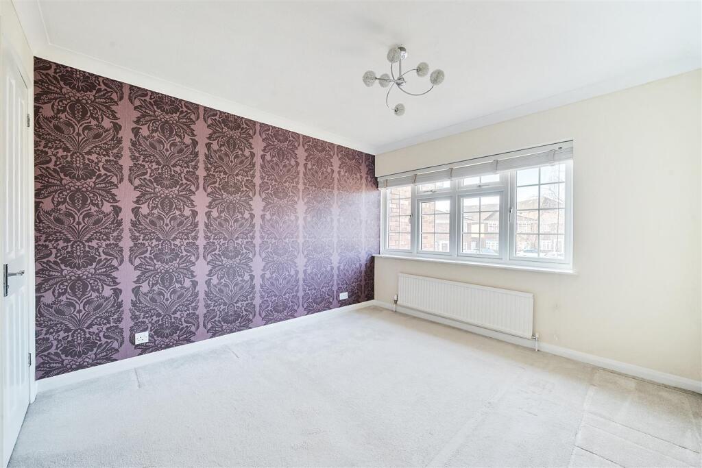 House in Kingston upon Thames - More