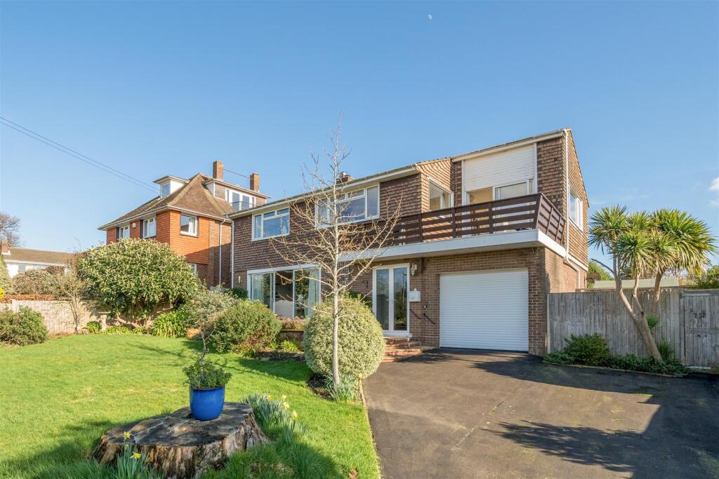 4-bed detached on Thornton Avenue, Warsash, £1,000,000