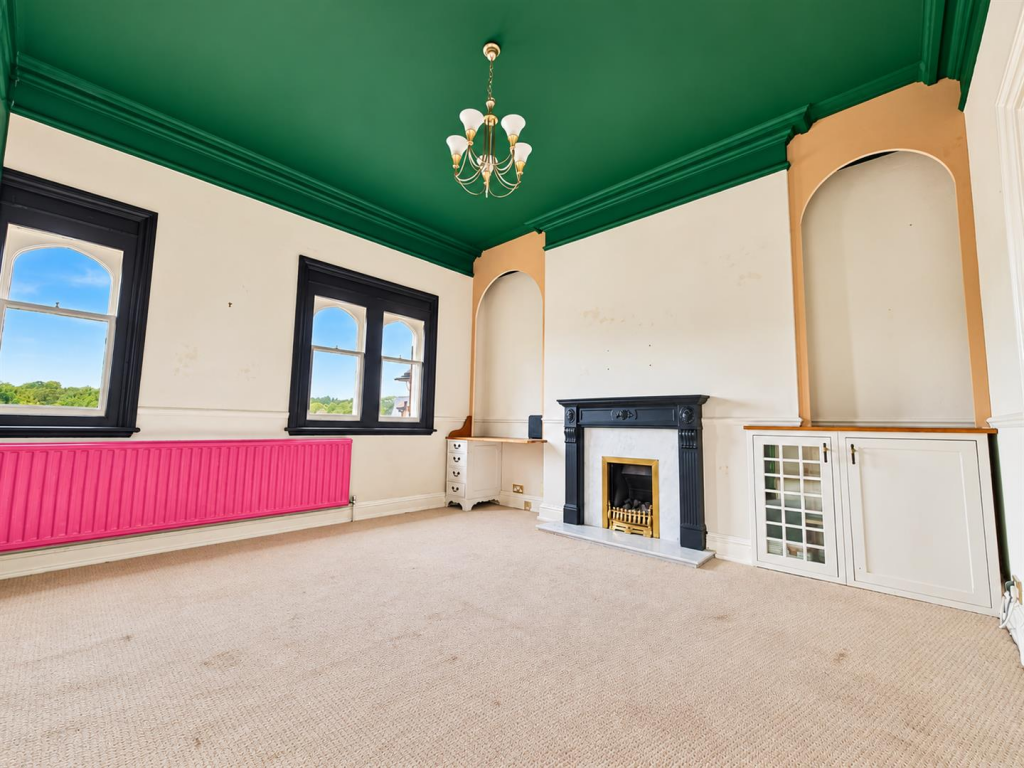 Apartment in Hemel Hempstead - View 2