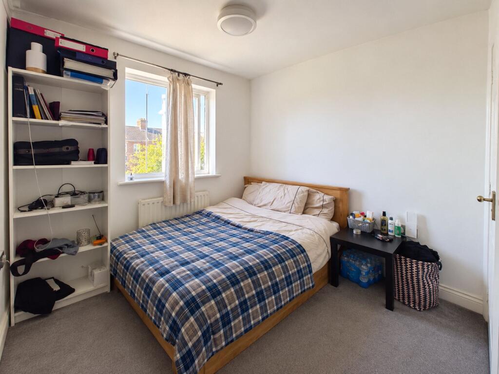 House in Winnersh, Sindlesham - More
