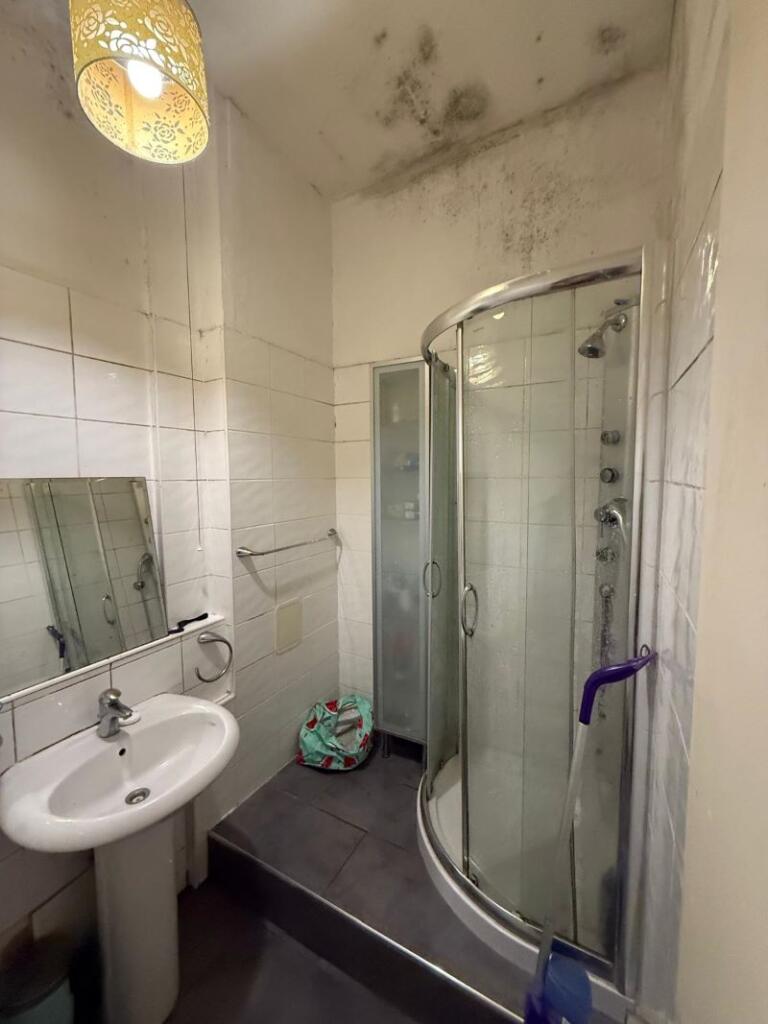Apartment in Lanarkshire, Glasgow City - View 4
