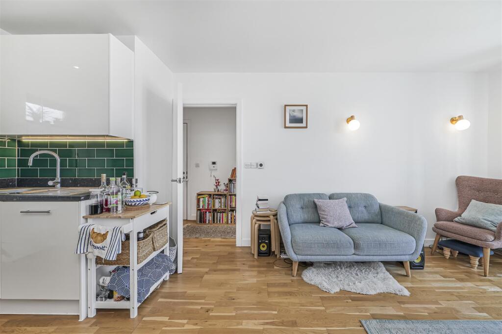 Apartment in London - More