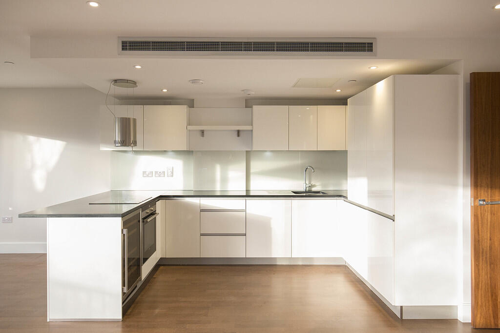 Apartment in London, Royal Borough of Kingston upon Thames - View 5