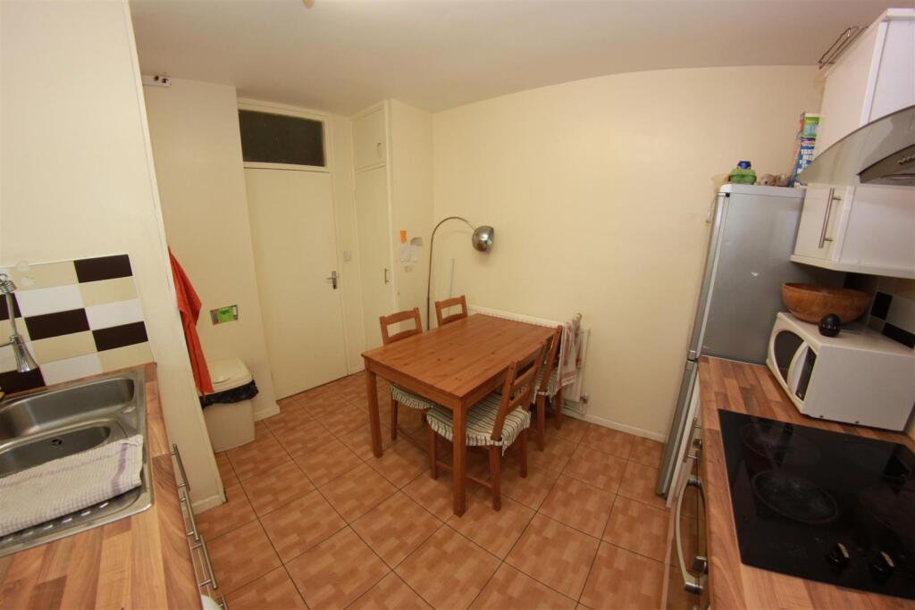 4 bedroom flat for rent