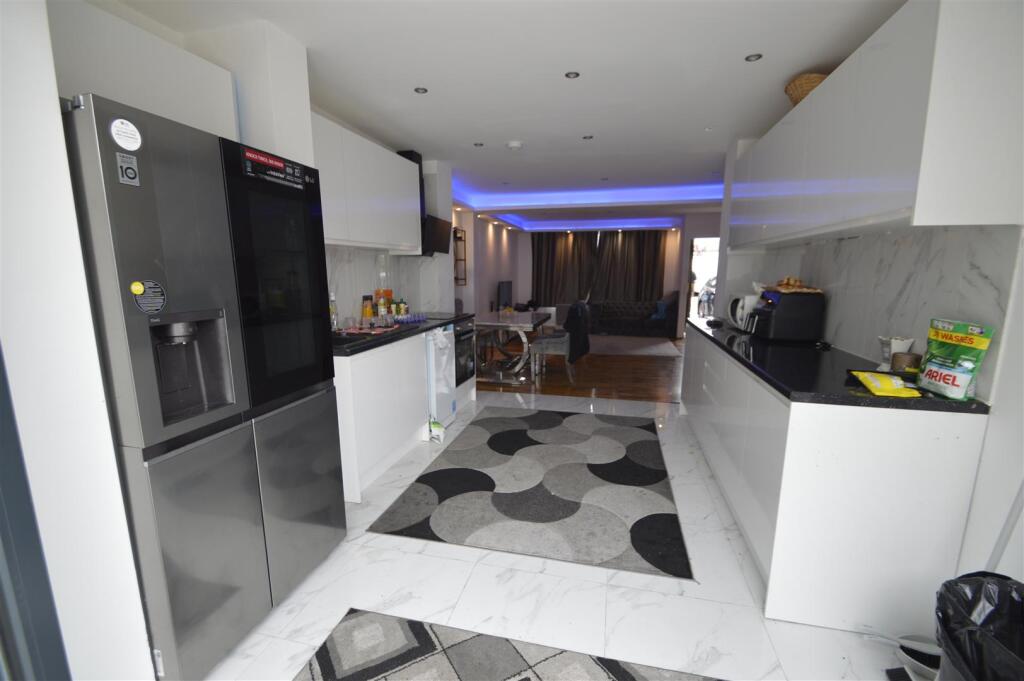 House in London - View 5