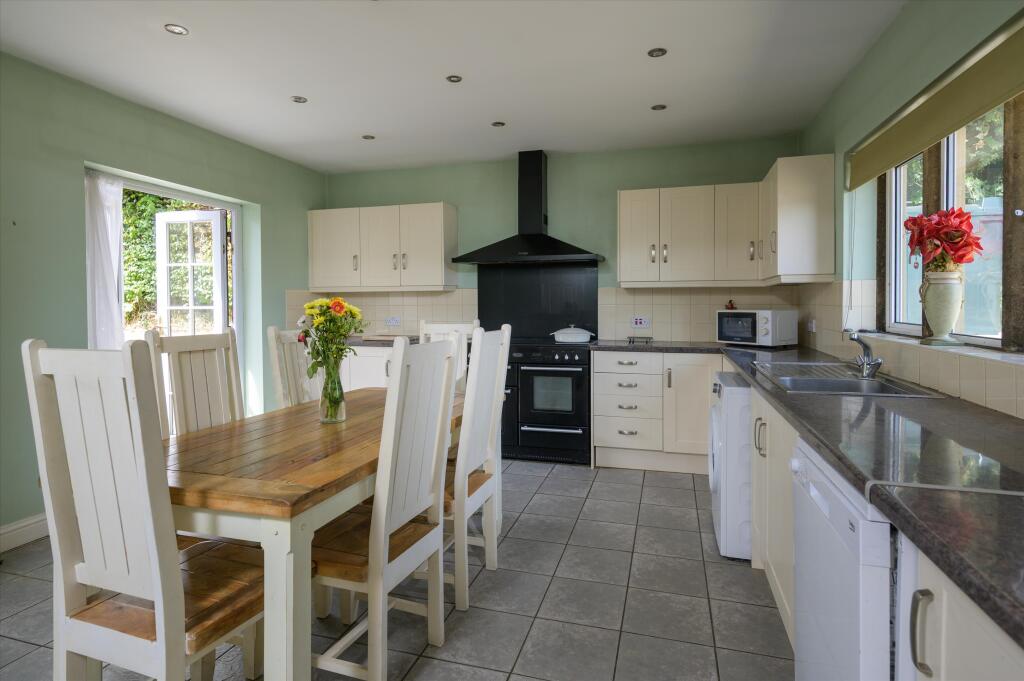 House in Gloucester - View 4