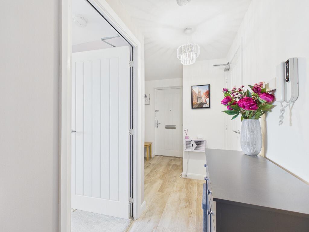 Apartment in Edinburgh, Craigmillar - View 4