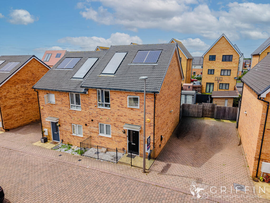 Main image of property: Barnmead Meadow, Grays, RM16