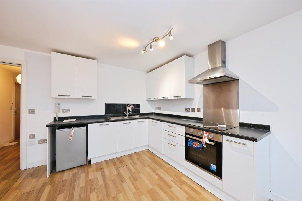 Apartment in Nottingham, Nottinghamshire - View 5