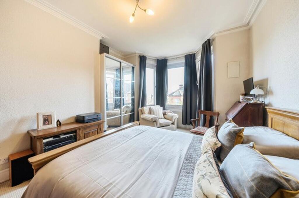 House in Aldershot, Cargate, North Town - More