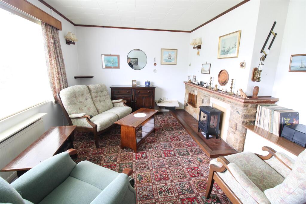 House in Gurnard, Rew Street - View 3