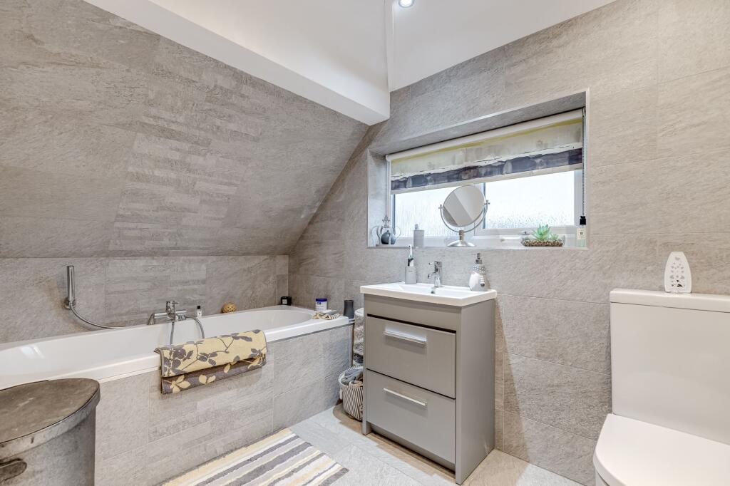 Hawes Crescent, Ashton-In-Makerfield, WN4 photo 4