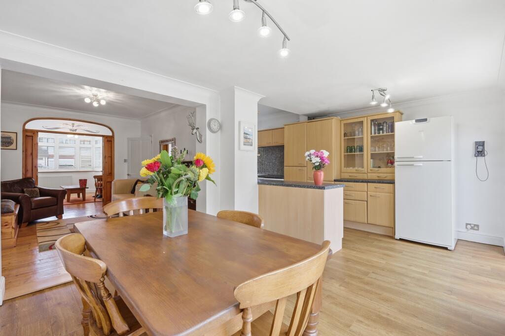 House in London - View 2