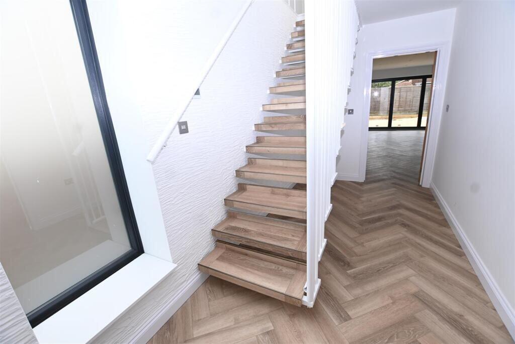 House in Southend-on-Sea - View 4