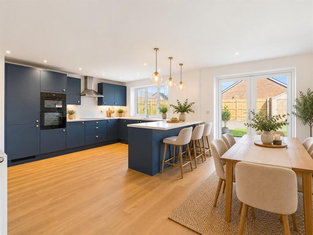 House in Gloucester - View 3