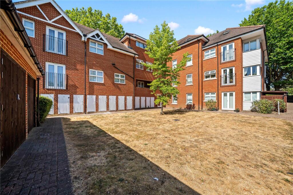 Apartment in Sutton - View 5