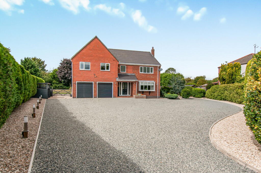 House in Hull - View 4