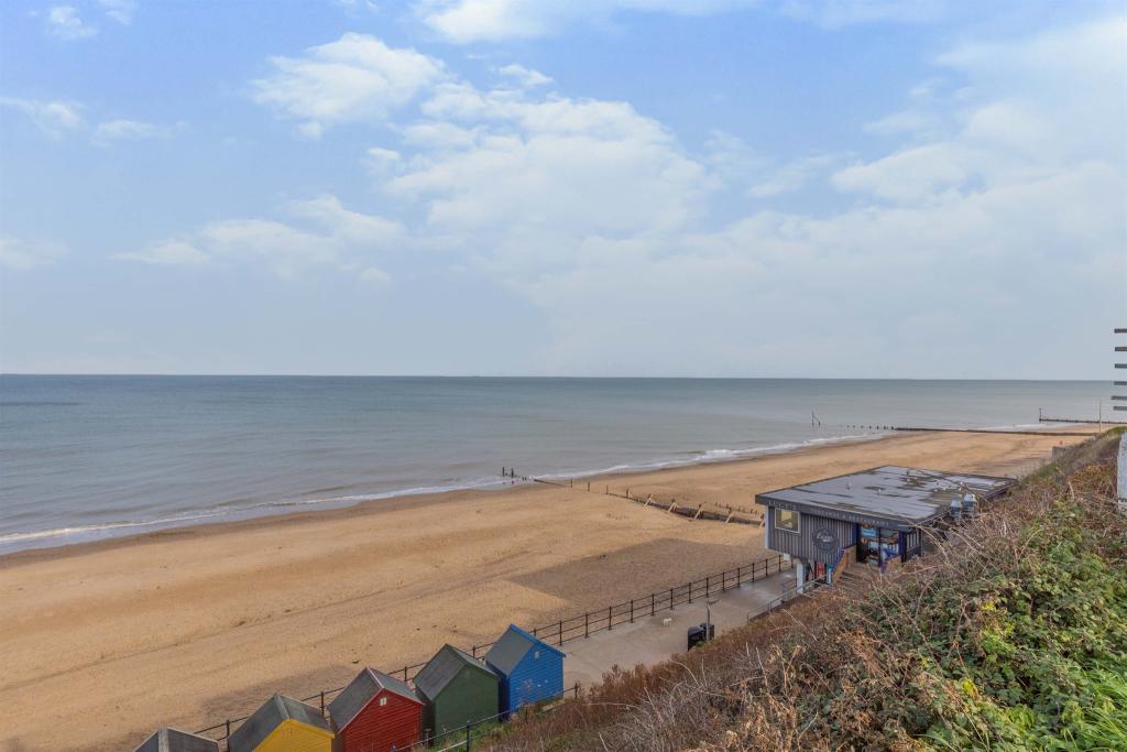 Main image of property: Links Road, Mundesley, Norwich