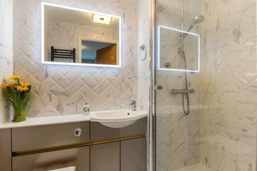 Apartment in Three Rivers, The Cedars Estate, Batchworth - More