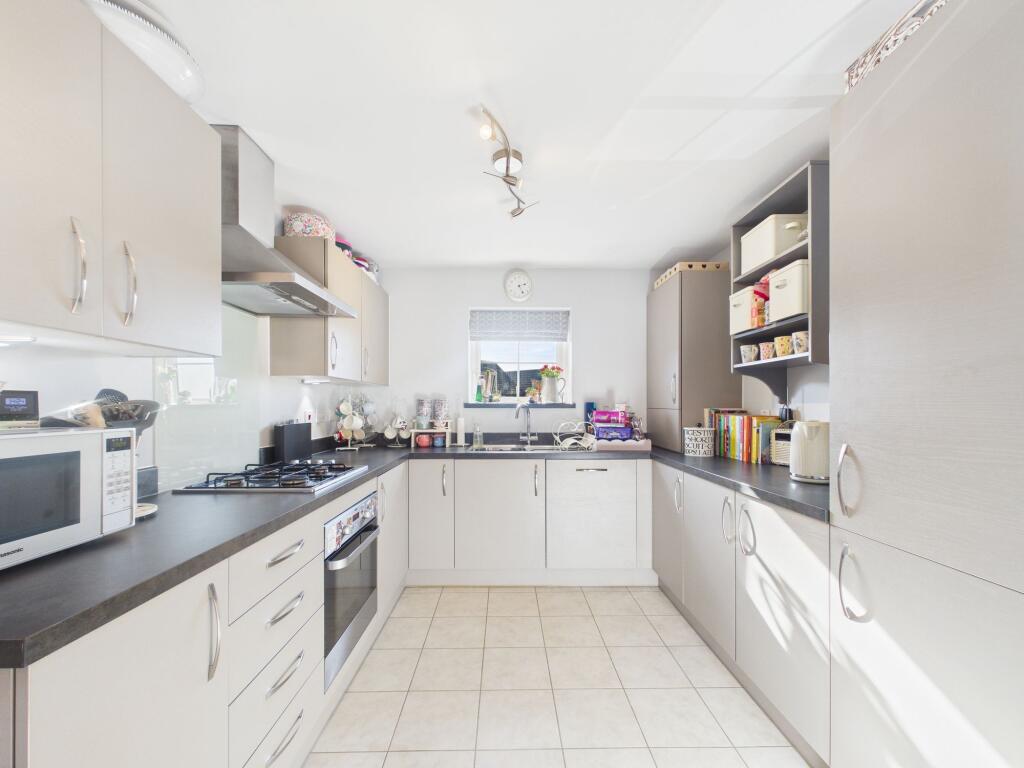 Farlakes Drive, Peterborough, PE2 photo 2