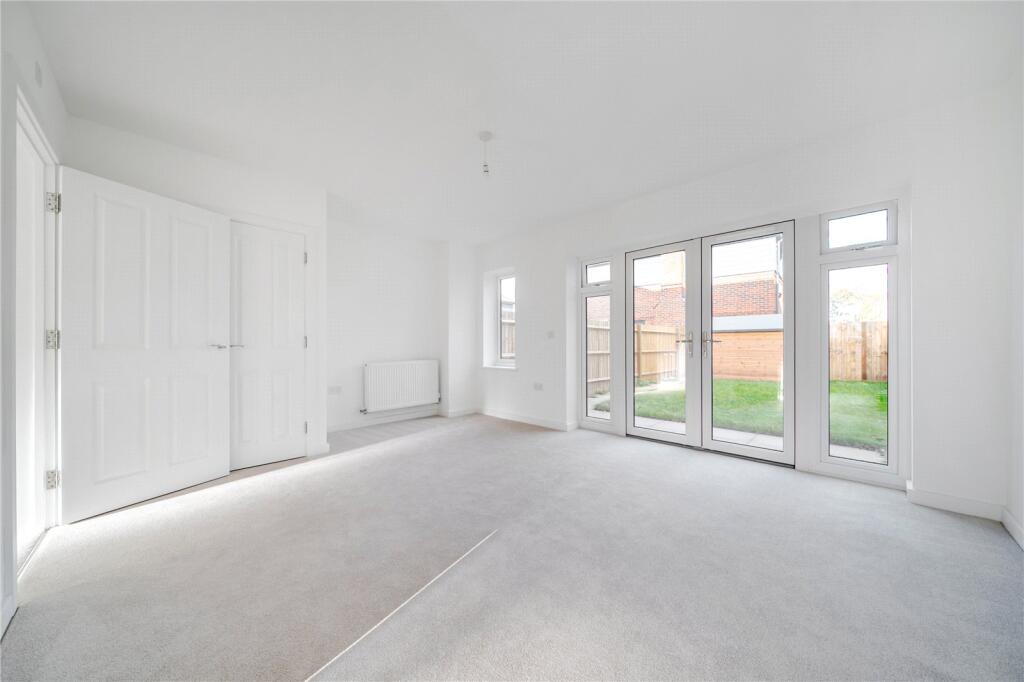 Florence Close, Send, Woking, Surrey, GU23 photo 4
