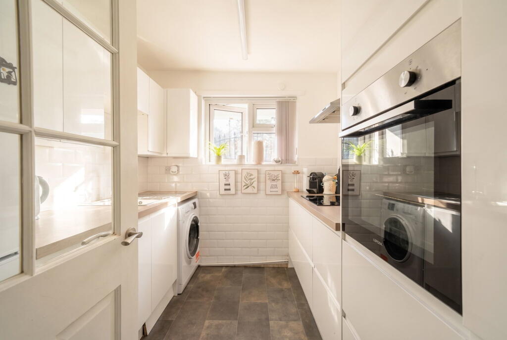 Apartment in Solihull, West Midlands - More