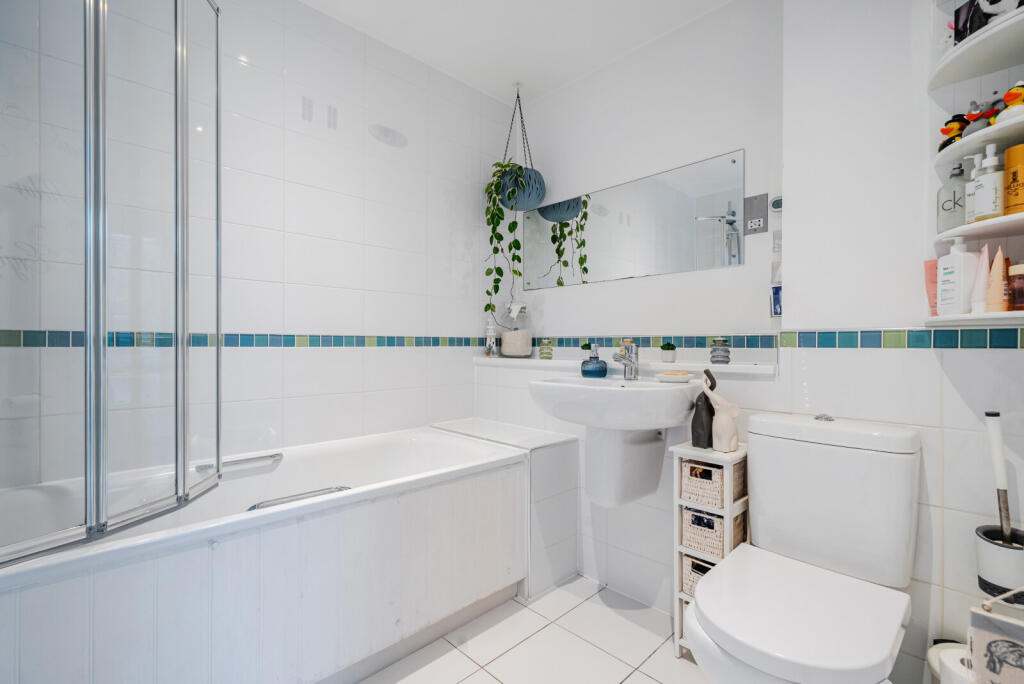 Apartment in Kingston upon Thames - View 3