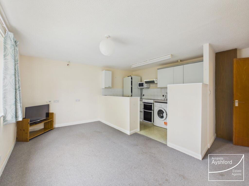 Apartment in Torquay, Torbay - View 2