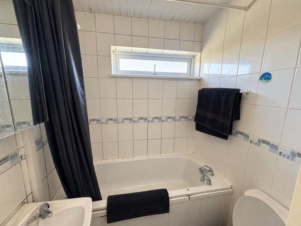 Apartment in Royal Wootton Bassett, Wiltshire - View 5