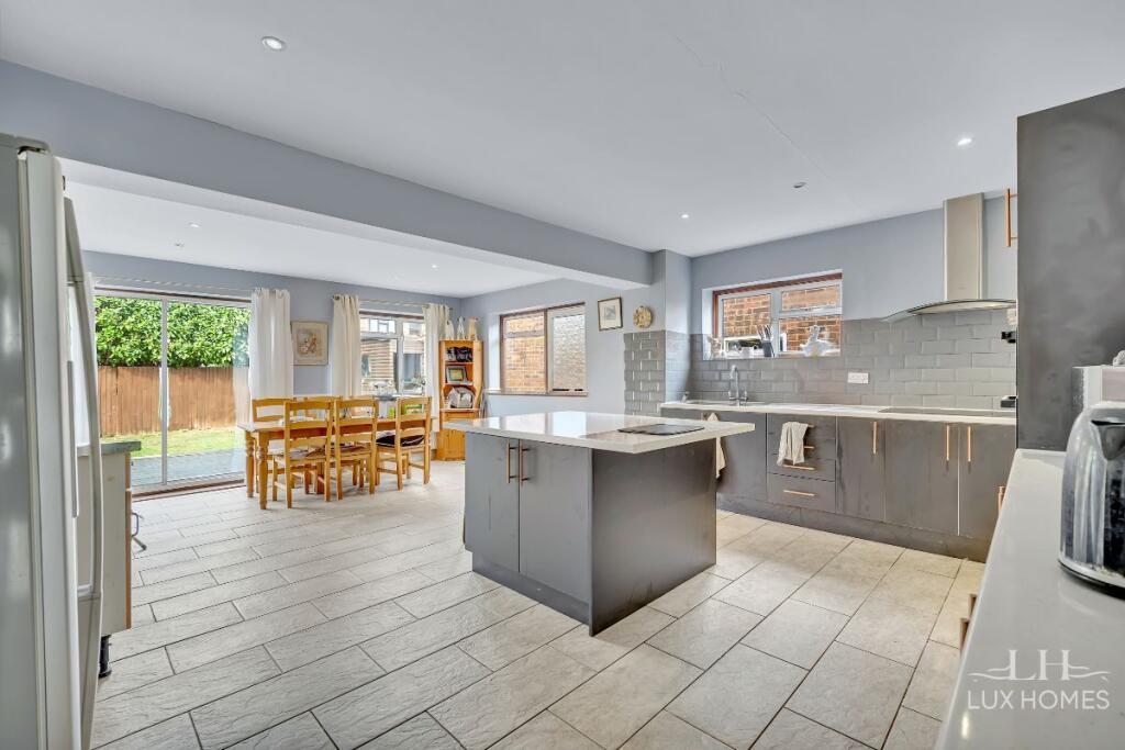 3-bed terraced on Rayleigh Road, Brentwood, CM13, £500,000