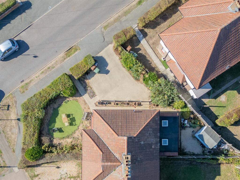 House in London, Highams Park - View 5