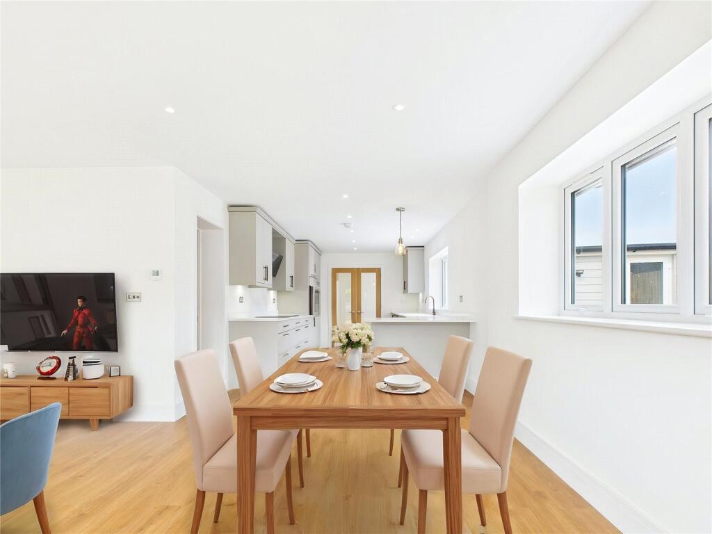Braemar Drive, Highcliffe, Christchurch, Dorset, BH23 photo 2
