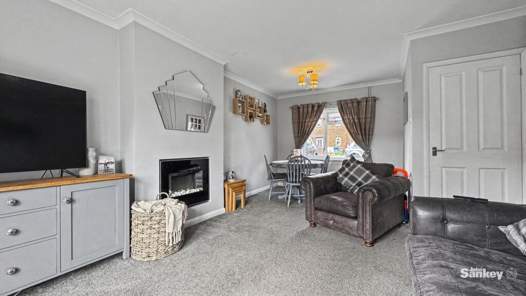 House in Mansfield, Nottinghamshire - More