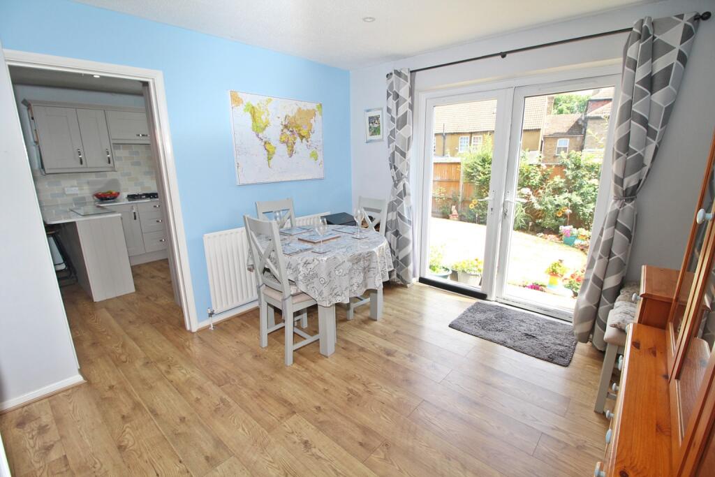 House in Toddington, Central Bedfordshire - More