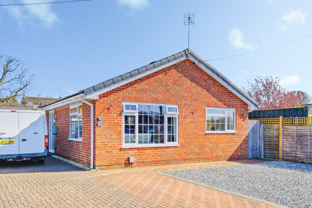 Main image of property: Oak Road, New Milton, BH25