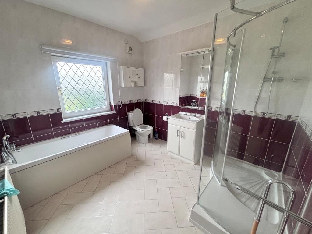 House in Hull - View 5