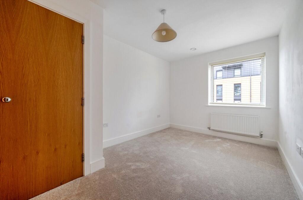 Apartment in Guildford, Surrey - More