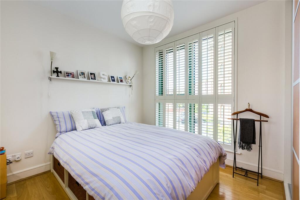 Apartment in London, Harrods Village - More