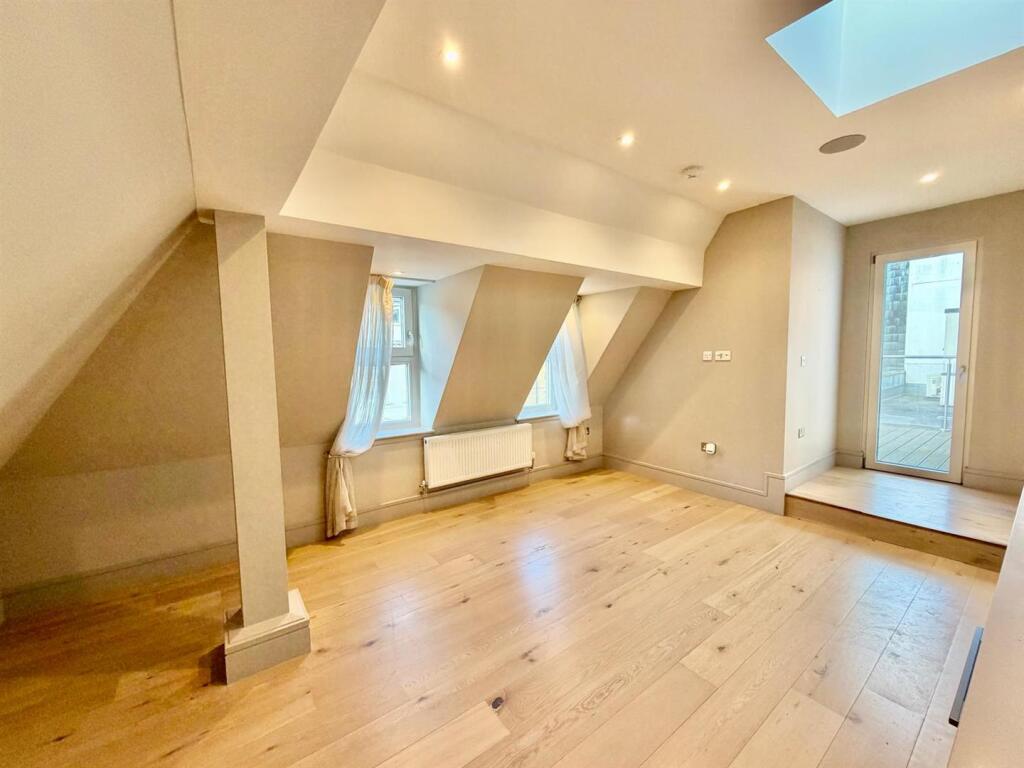 Main image of property: The Quadrant, Richmond