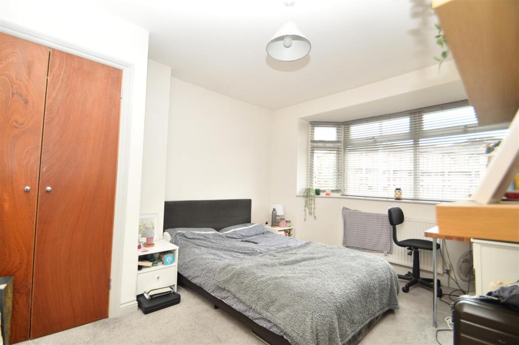 6 bedroom house for rent