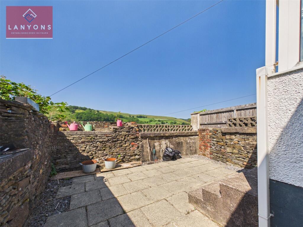 House in Cardiff, Pen-y-graig - More