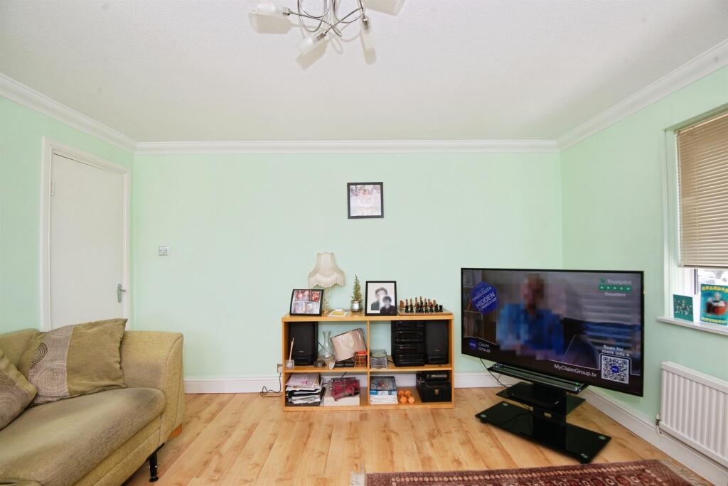 New Road, Datchet, SLOUGH photo 3