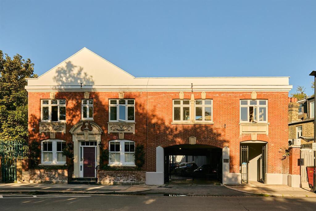 Main image of property: Thames Road, Chiswick, W4