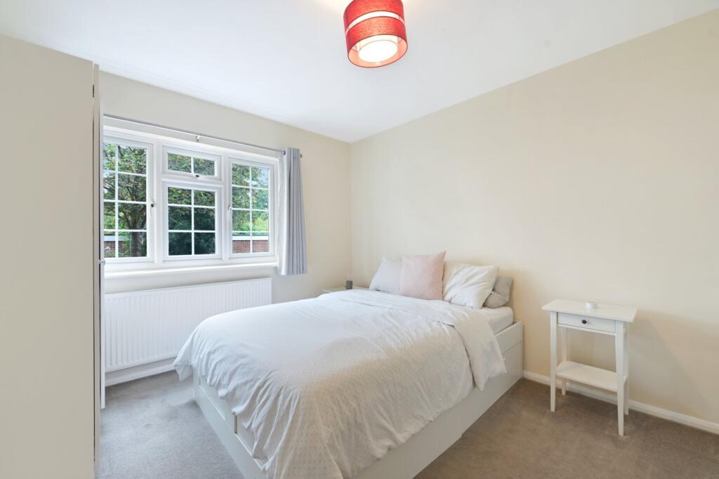 Apartment in Slough - View 5