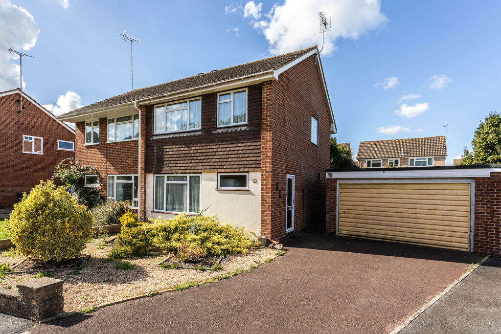 3-bed semi-detached on Bishops Close, Hurstpierpoint, £415,000