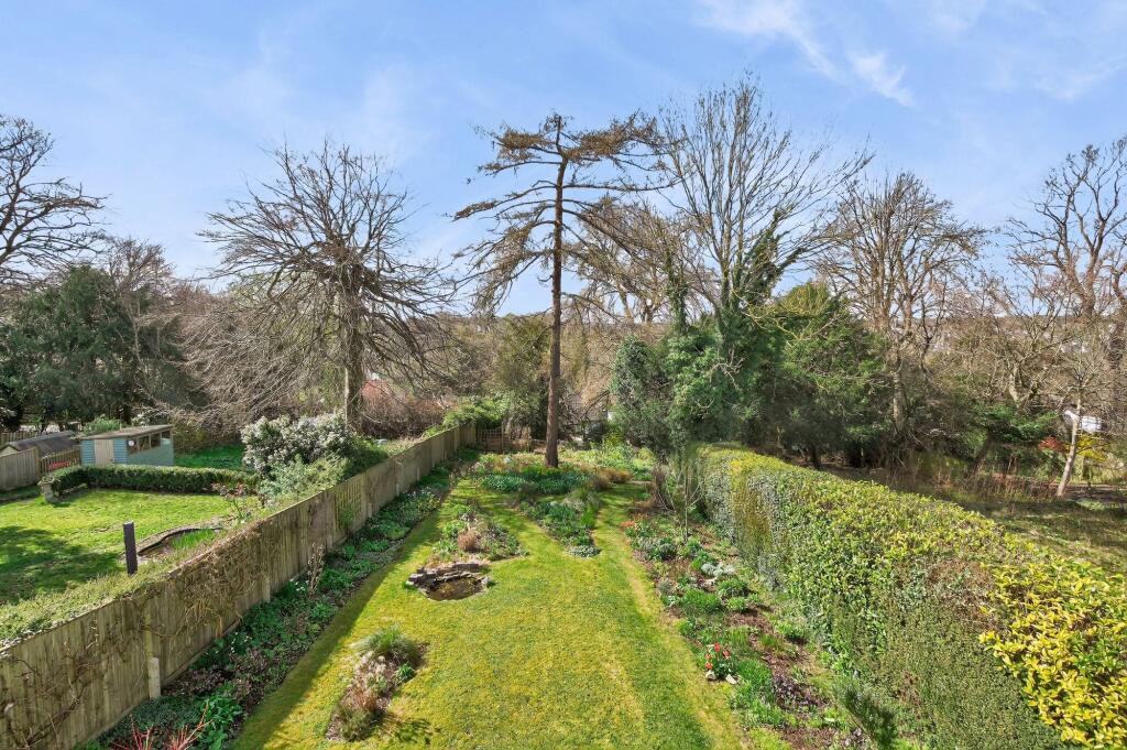 Cearn Way, Coulsdon, CR5 photo 4