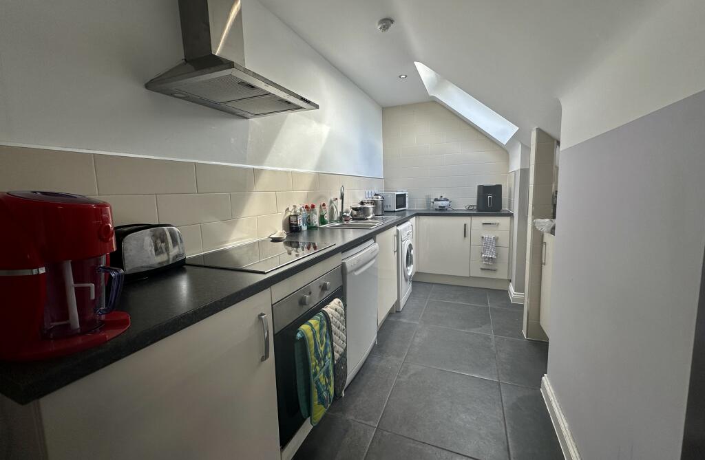 Lord Tennyson // 2 Bed & 2 Bath // Ensuites // Sept 2027