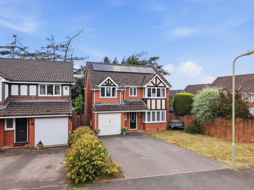 Main image of property: Reads Field, Four Marks, GU34 5XA